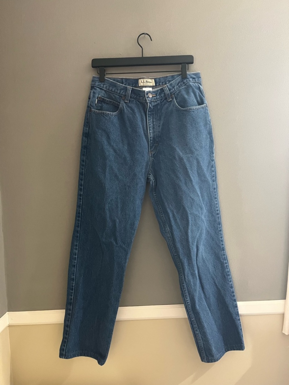 L.L. Bean Classic Fit 100% Cotton Rlaxed Straight Blue Denim Jeans 33x30